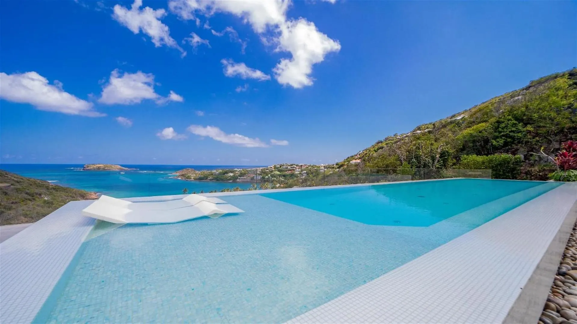 Four-Bedroom Villa with Pool and Fitness Room Marigot سانت بارتيليمي