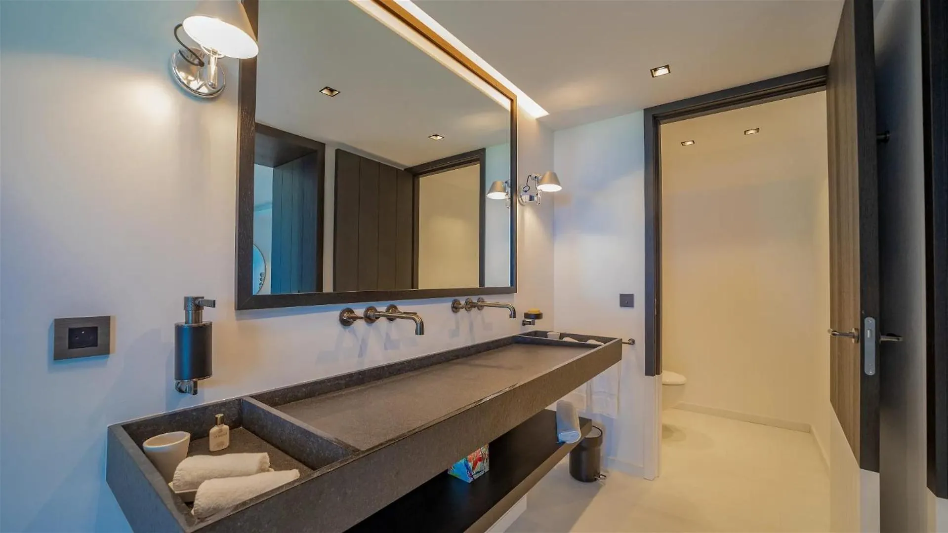 Four-Bedroom Villa with Pool and Fitness Room Marigot سانت بارتيليمي