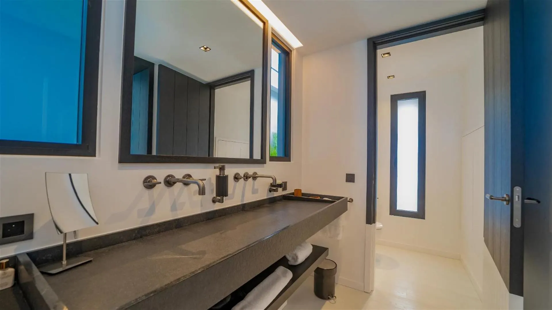 Four-Bedroom Villa with Pool and Fitness Room Marigot 0*,
