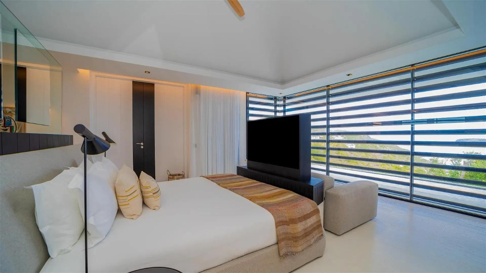 Four-Bedroom Villa with Pool and Fitness Room Marigot 0*,